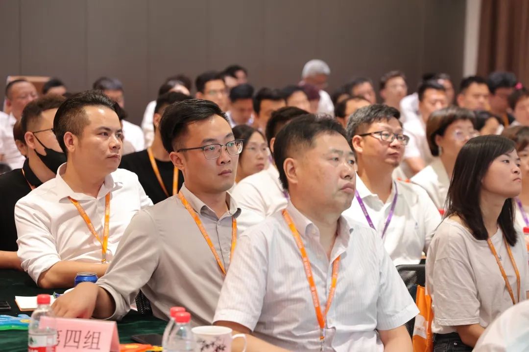 拼搏实干，奋勇争先，全力冲刺，超越目标