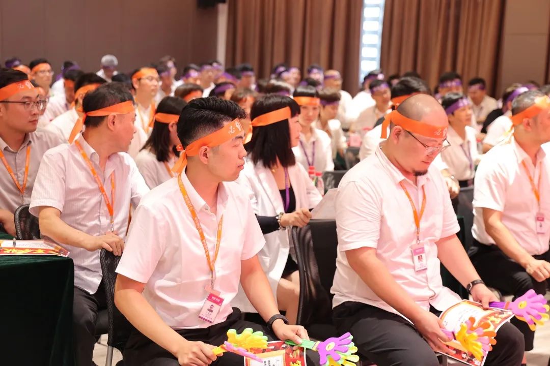 拼搏实干，奋勇争先，全力冲刺，超越目标